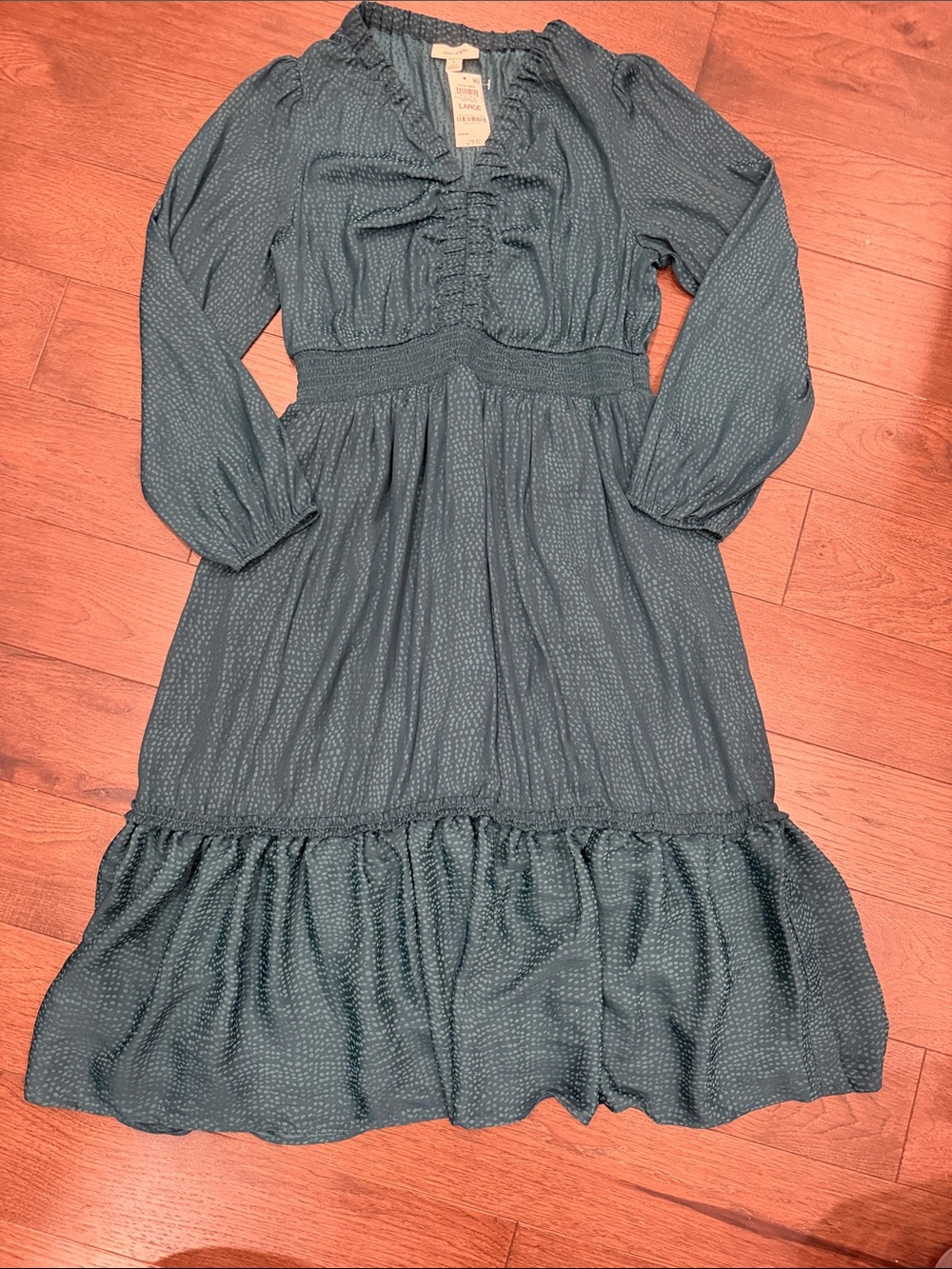 On 34th V-Neck Smocked MIDI Dress in Green - Large NWT - C60-011
